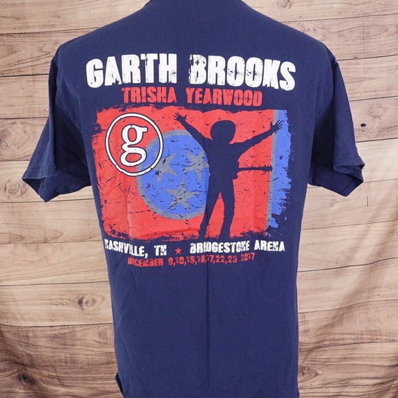 GARTH BROOKS TRISHA YEARWOOD 2017 TOUR BLUE T-SHIRT SZ L -COUNTRY MUSIC BAND TEE - Picture 2 of 7